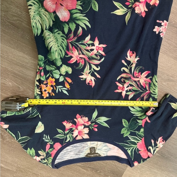 Tommy Bahama Navy Floral dress size Small - Picture 6 of 7